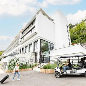 apt-paisible-en-centre-ville-parking-salle-de-sport-bar.hotels-rhonealpes.com/